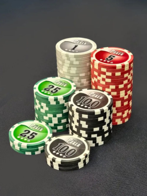 картинка Набор для покера NUTS на 100 фишек от магазина Gamesdealer.ru