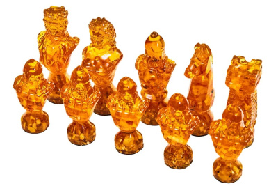 картинка Шахматные фигуры из янтаря средние "Сказочные" для доски 50*50 от магазина Gamesdealer.ru