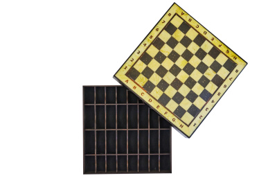 картинка Шахматный ларец из янтаря с доской малый (дуб) 25*25 от магазина Gamesdealer.ru