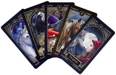 картинка Карты Таро "Fournier Lisa Parker Familiars Tarot" Reprint / Таро Фамильяров TAROMANIA от магазина Gamesdealer.ru