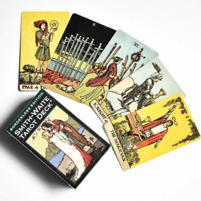 картинка Карты Таро "Smith-Waite Tarot Borderless" Reprint / Таро Смит-Уэйта колода без полей TAROMANIA от магазина Gamesdealer.ru