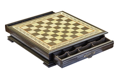картинка Шахматный ларец из янтаря с выдвижными ящиками (дуб) 50*50 от магазина Gamesdealer.ru