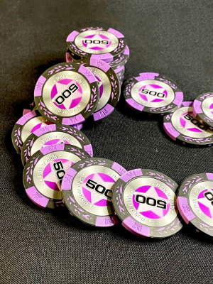картинка Фишки для игры в покер Black Stars номиналом 500 (25шт) от магазина Gamesdealer.ru