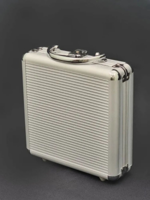 картинка Набор для покера NUTS на 100 фишек от магазина Gamesdealer.ru