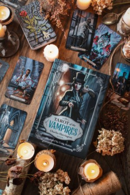 картинка Карты Таро "Tarot of the Vampires" Llewellyn / Таро Вампиров от магазина Gamesdealer.ru