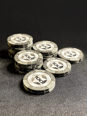 картинка Фишки для игры в покер Black Stars номиналом 100 (25шт) от магазина Gamesdealer.ru