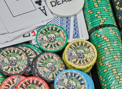 картинка Набор для покера Nevada Jack Ceramic на 500 фишек от магазина Gamesdealer.ru