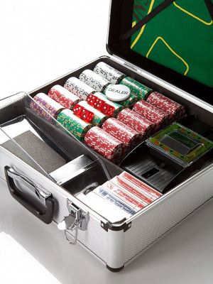 картинка Набор для игры в покер и блэк-джек Royal Flush на 600 фишек от магазина Gamesdealer.ru