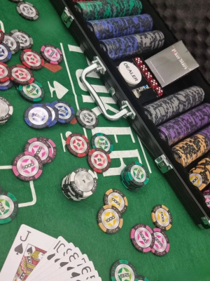 картинка Набор для покера Black Stars на 500 фишек от магазина Gamesdealer.ru