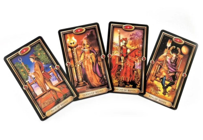 картинка Карты Таро "Gilded Tarot Royale" Reprint / Королевское Золотое Таро TAROMANIA от магазина Gamesdealer.ru