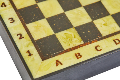 картинка Шахматный ларец из янтаря с доской малый (дуб) 25*25 от магазина Gamesdealer.ru