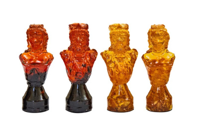 картинка Шахматные фигуры из янтаря средние "Сказочные" для доски 50*50 от магазина Gamesdealer.ru