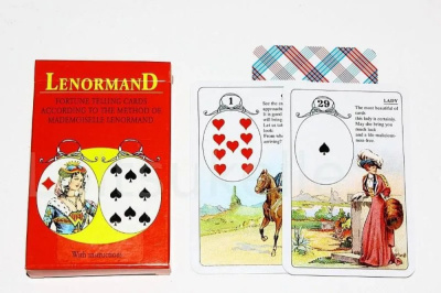 картинка Карты Таро "Mlle Lenormand" AGM Urania / Мисс Ленорман от магазина Gamesdealer.ru