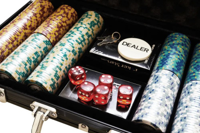 картинка Набор для покера Monte Carlo на 300 фишек от магазина Gamesdealer.ru