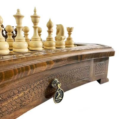 картинка Шахматы резные восьмиугольные в ларце с ящиками 50, Haleyan от магазина Gamesdealer.ru
