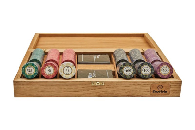 картинка Набор для покера Luxury Ceramic на 300 фишек в дубовом кейсе, Partida от магазина Gamesdealer.ru
