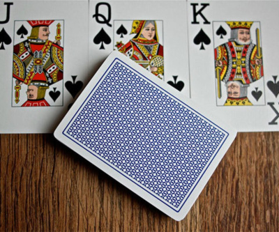 картинка Карты Fournier no 818 g - linen finish red/blue от магазина Gamesdealer.ru