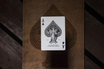 картинка Карты "Theory11 Ivory Tycoon" магазин Gamesdealer.ru являющийся официальным дистрибьютором в России  картинка Карты "Theory11 Ivory Tycoon" от магазина Gamesdealer.ru