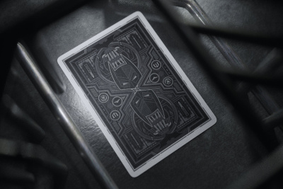 картинка Карты "Theory11 Dark Knight Playing Cards" от магазина Gamesdealer.ru