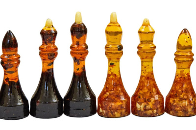 картинка Шахматные фигуры из янтаря средние "Классика" для доски 37*37 от магазина Gamesdealer.ru