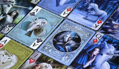 картинка Карты "Bicycle Anne Stokes Unicorn" от магазина Gamesdealer.ru