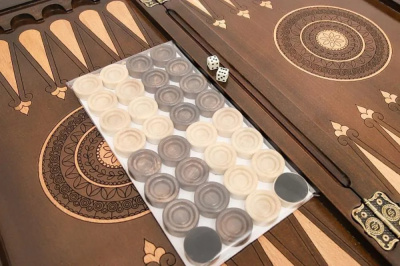 картинка Нарды резные "Лошадь 2", Simonyan от магазина Gamesdealer.ru