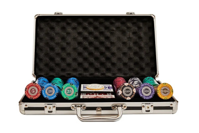 картинка Набор для покера Bullets на 300 фишек от магазина Gamesdealer.ru