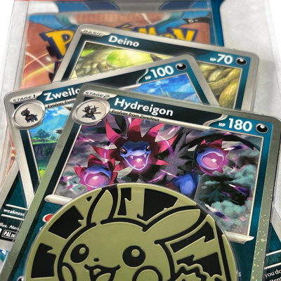 картинка Pokémon Scarlet & Violet: Paradox Rift Premium Checklane Blister (Hydreigon) (ENG)  от магазина Gamesdealer.ru