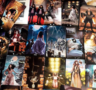 картинка Карты Таро "Tarot of Haunted House" Reprint / Таро Дом Призраков TAROMANIA от магазина Gamesdealer.ru