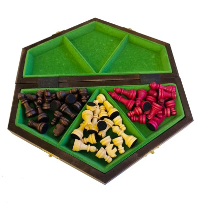 картинка Шахматы "На троих" малые Madon (деревянные, Польша) магазин Gamesdealer.ru являющийся официальным дистрибьютором в России  картинка Шахматы "На троих" малые Madon (деревянные, Польша) от магазина Gamesdealer.ru