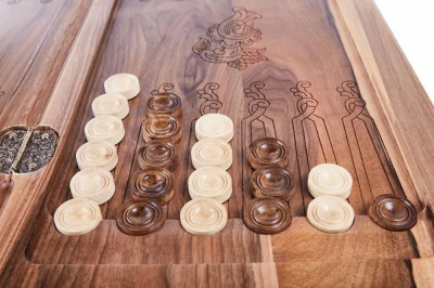 картинка Нарды резные "Орнамент 3" с цельным рисунком, Mkhitaryan от магазина Gamesdealer.ru