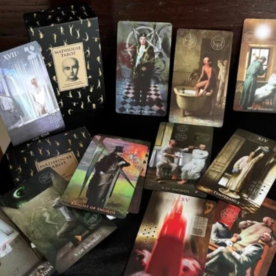 картинка Карты Таро "Madhouse tarot", Tarotmania / Таро Сумасшедшего Дома от магазина Gamesdealer.ru