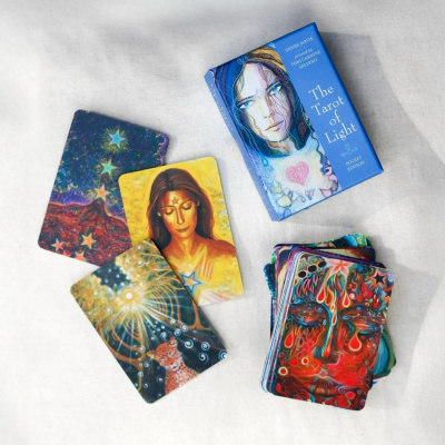 картинка Карты Таро "The Tarot of Light Pocket Edition" Blue Angel / Карманное издание Таро света от магазина Gamesdealer.ru