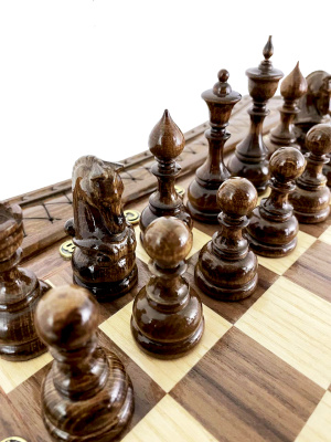 картинка Шахматы резные восьмиугольные в ларце с ящиками 50, Haleyan от магазина Gamesdealer.ru