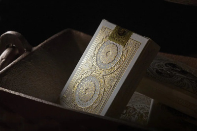 картинка Карты "Theory11 Ivory Tycoon" от магазина Gamesdealer.ru