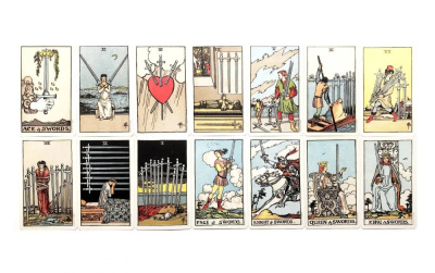 картинка Карты Таро "Smith-Waite Tarot Deck Centennial" US Games / Таро Столетия Смита-Уэйта в жестяной банке от магазина Gamesdealer.ru