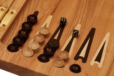 картинка Нарды+шашки "Иван-царевич на Сером Волке"дорожные из массива мореного ясеня 36x46 см от магазина Gamesdealer.ru