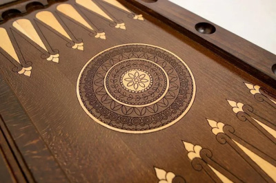 картинка Нарды резные "Лошадь 1", Simonyan от магазина Gamesdealer.ru