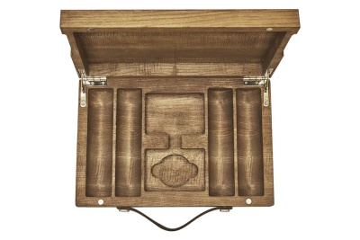 картинка Набор для покера Ultimate на 200 фишек в кейсе из ясеня, Partida от магазина Gamesdealer.ru