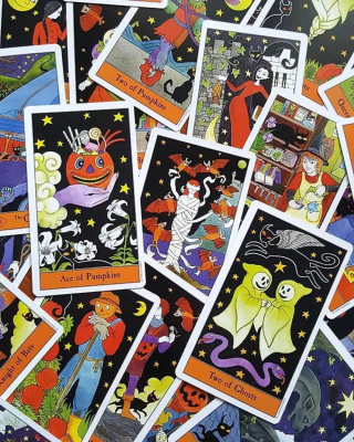 картинка Карты Таро "Halloween Tarot In a Tin" US Games / Таро Хэллоуина Мини от магазина Gamesdealer.ru