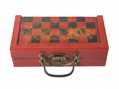 картинка Шахматы "Династия Цинь" в кейсе от магазина Gamesdealer.ru