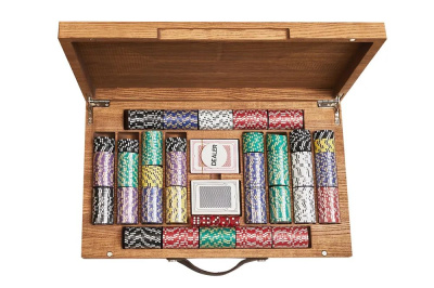 картинка Набор для игры в покер Royal Flush на 600 фишек в кейсе из ясеня, Partida от магазина Gamesdealer.ru