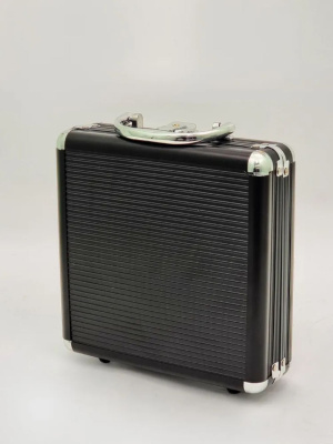 картинка Набор для покера Crown на 100 фишек от магазина Gamesdealer.ru