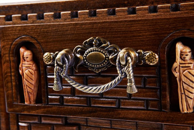 картинка Шахматы резные в ларце "Пушка", Haleyan от магазина Gamesdealer.ru